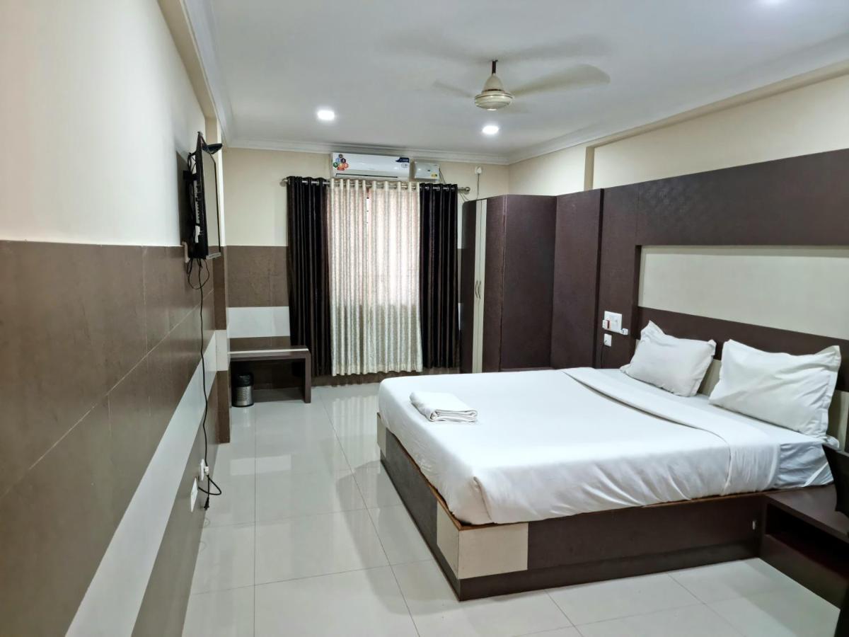 Js Grand Residency Hotel Palakkad Kültér fotó