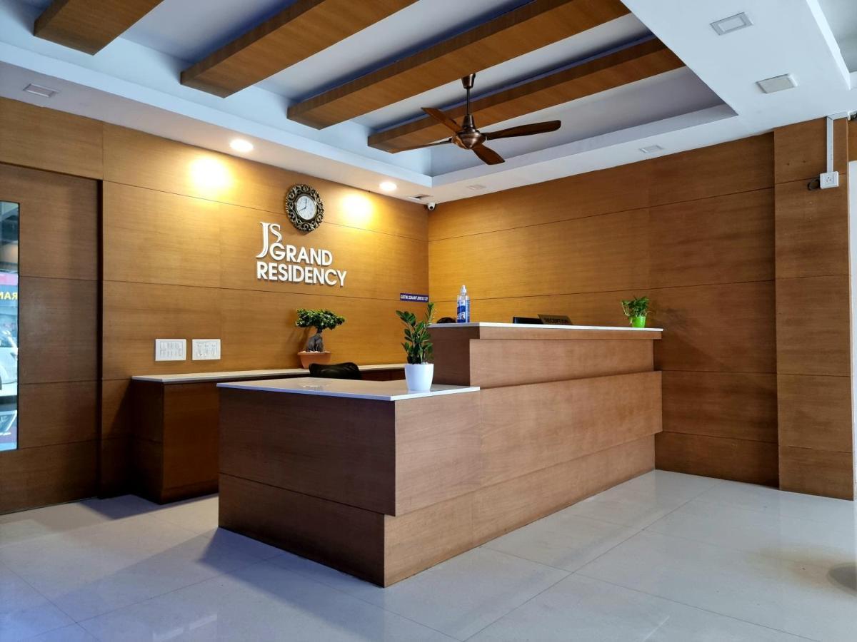 Js Grand Residency Hotel Palakkad Kültér fotó