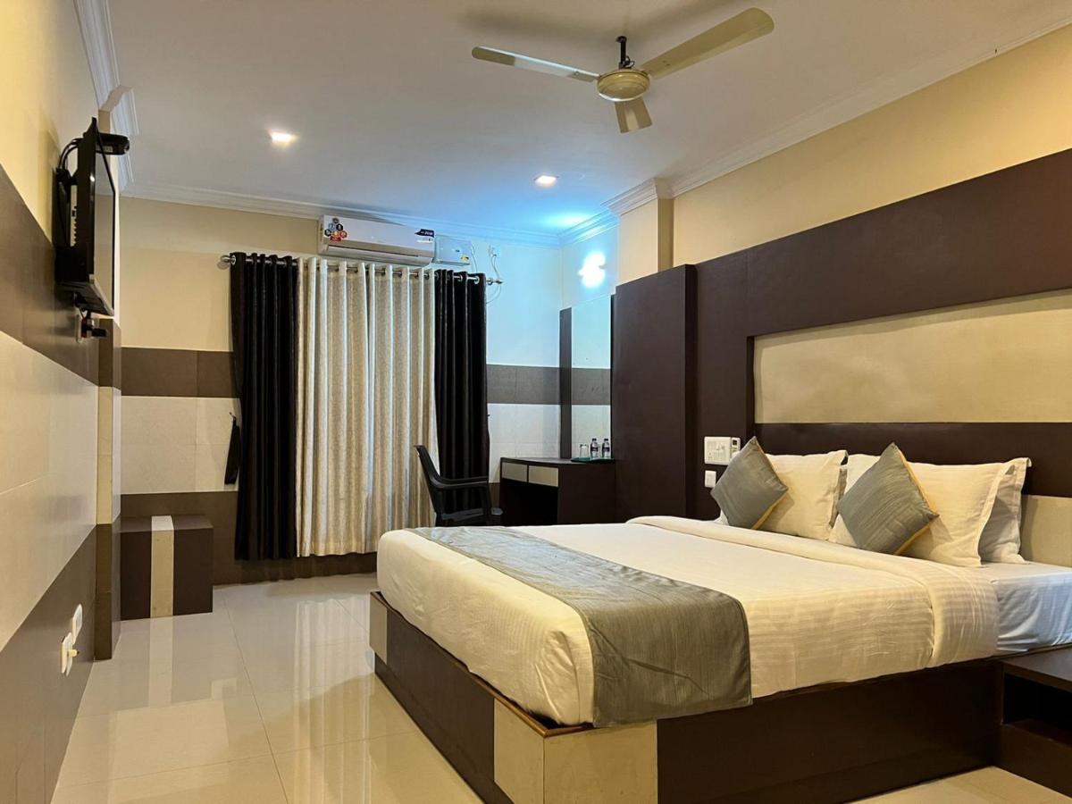 Js Grand Residency Hotel Palakkad Kültér fotó