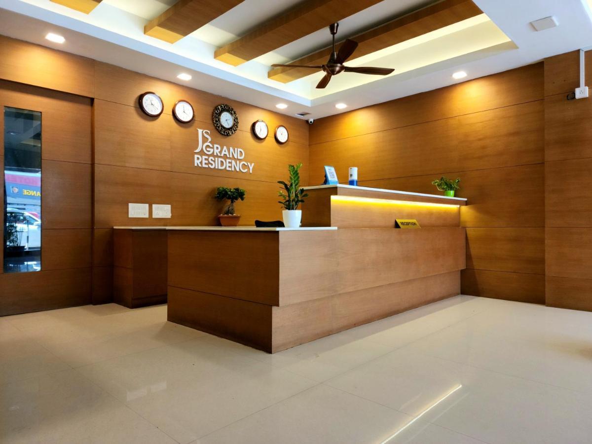 Js Grand Residency Hotel Palakkad Kültér fotó