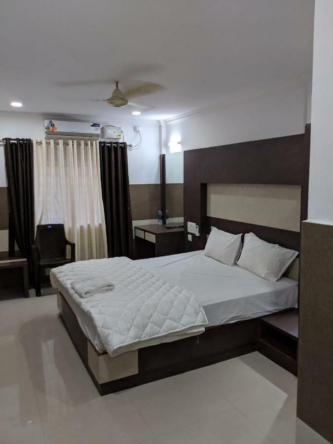 Js Grand Residency Hotel Palakkad Kültér fotó